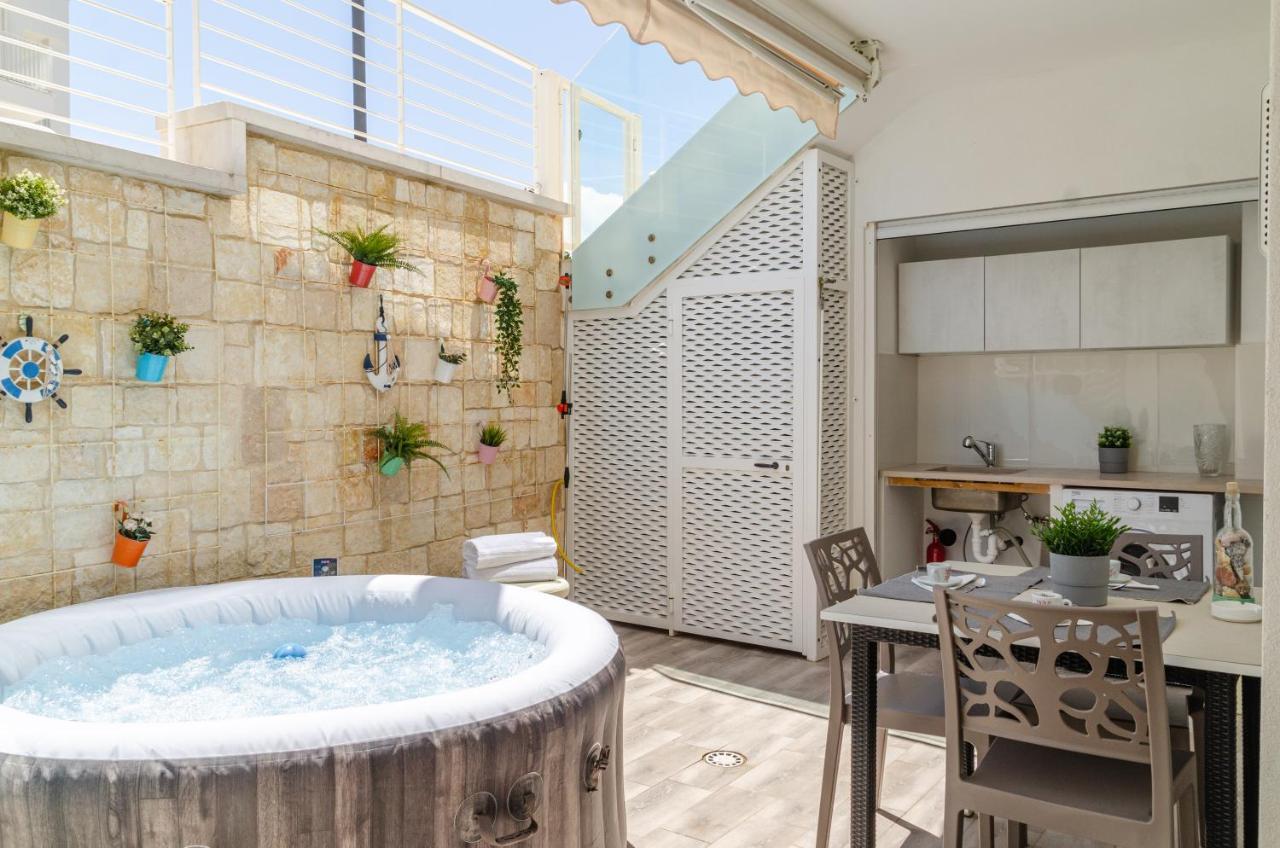 Apulialux Little Jem W Jacuzzi / 180 Steps From Sea Villa Polignano a Mare Esterno foto